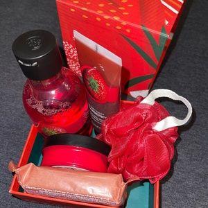 The body shop: strawberry set